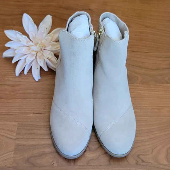 TOMS Natural Suede Bootie - Picture 8 of 11